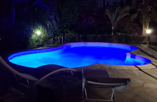 Sainte-Anne Cottage | Gîte gwada mango T2 air-conditioned 150m from the beach, swimming pool, patio