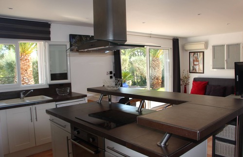 La Cadiere-d'Azur Villa | Gite in luxury house with air conditioning, private heated pool, housekeeping included.