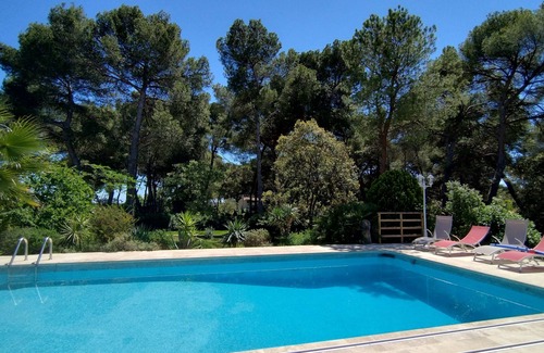 Beziers Villa | Gîte L'amandier located in a quiet area among the pines and close to the beaches