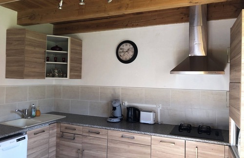 Cusset Apartment | Gîte L'Exotique - Bungalow with garden and terrace, Vichy