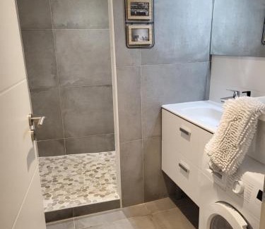 Villemoirieu Apartment | Gite La Buissonnière 2