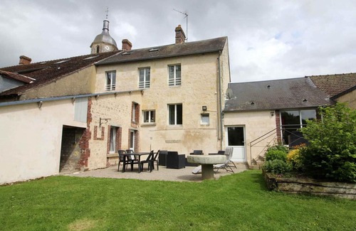 La Mesniere Cottage | Gite La Mesnière, 4 bedrooms, 12 persons