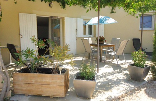 Greoux-les-Bains House | Gîte "La Miellerie" with Shared Pool, Private Terrace, and Air Conditioning