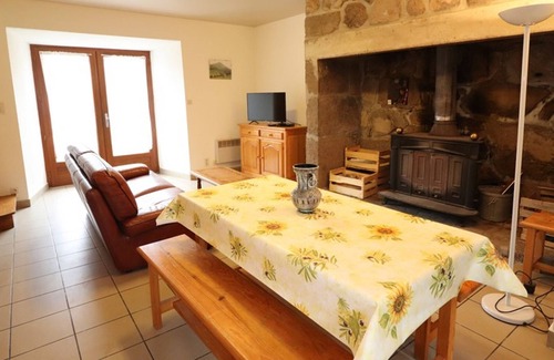 Le Claux Cottage | Gite Le Claux, 2 bedrooms, 4 persons