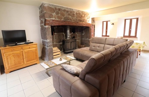 Le Claux Cottage | Gite Le Claux, 4 bedrooms, 6 persons