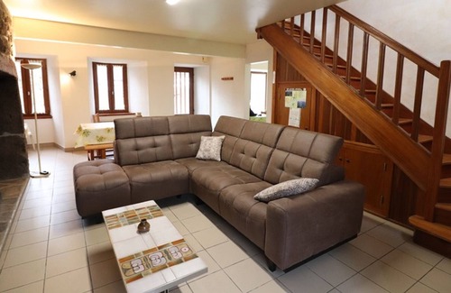 Le Claux Cottage | Gite Le Claux, 4 bedrooms, 6 persons