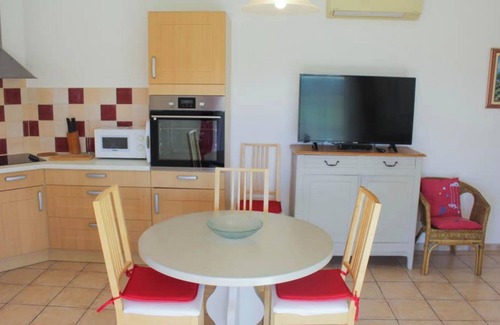 Greoux-les-Bains Cottage | Gîte 'Le Petit Étang' with Shared Pool, Private Terrace and Air Conditioning