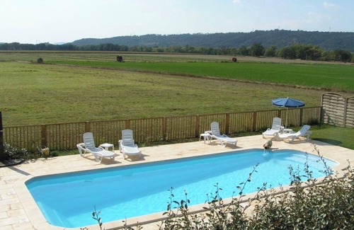 Greoux-les-Bains Cottage | Gîte 'Le Petit Étang' with Shared Pool, Private Terrace and Air Conditioning