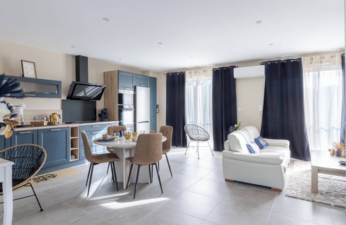 Sarlat-la-Caneda House | Gîte Le Pic Épeiche – Modern Comfort in Sarlat with Terrace, and Stunning View of the Cathedral