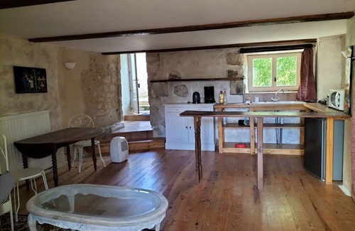 Fonroque House | Gite les Roches in Eymet, Dordogne, with swimming pool, sleeps 15.
