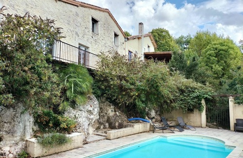 Fonroque House | Gite les Roches in Eymet, Dordogne, with swimming pool, sleeps 15.