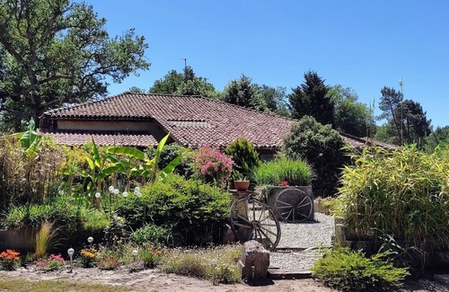 Saint-Michel-Escalus Apartment | GITE LES TOURNESOLS FOR QUIET VACATIONS