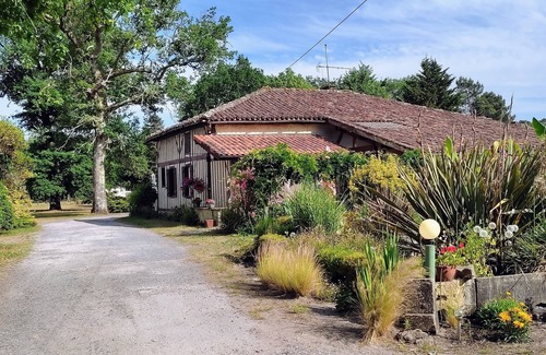 Saint-Michel-Escalus Apartment | GITE LES TOURNESOLS FOR QUIET VACATIONS