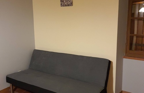 Riocaud Condo | Gîte les trois pierre situated in the middle of vineyards.