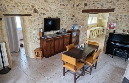 Montagnac-sur-Lede House | Gîte M, a pretty little 75 m2 stone house. (4/6 p)