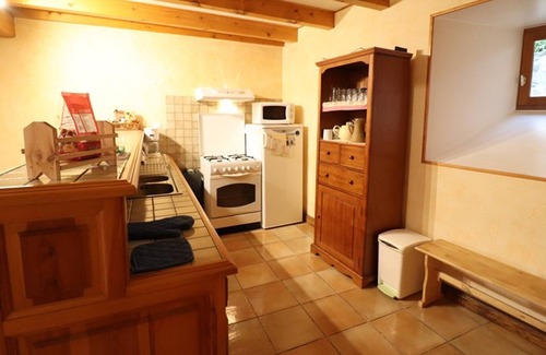 Neussargues-Moissac Cottage | Gite Neussargues en Pinatelle, 2 bedrooms, 4 persons