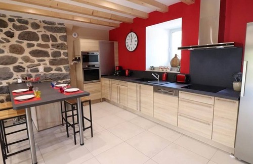 Neussargues-Moissac Cottage | Gite Neussargues en Pinatelle, 3 bedrooms, 6 persons
