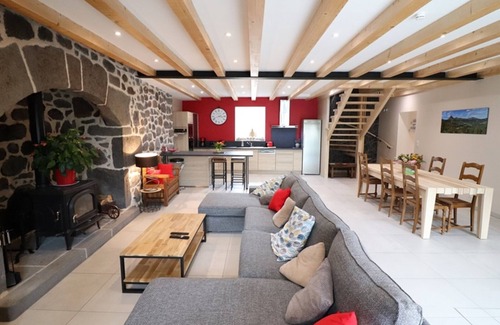 Neussargues-Moissac Cottage | Gite Neussargues en Pinatelle, 3 bedrooms, 6 persons