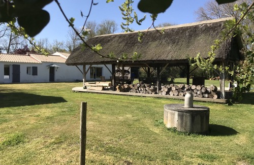 Soullans Apartment | Gite Piscine Privée a la Campagne 10 min des Plages