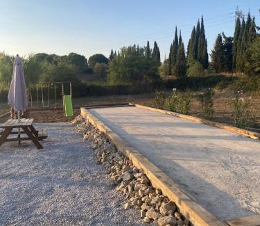 Beziers Apartment | Gite pour 8 p avec piscine sur domaine 3Ha