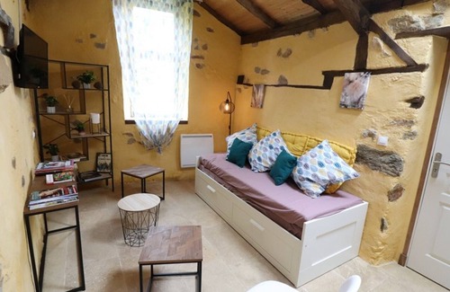 Saint-Etienne-de-Maurs Cottage | Gite Saint-Étienne-de-Maurs, 1 bedroom, 3 persons