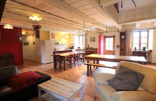 Saint-Bonnet-de-Condat Cottage | Gite Saint-Bonnet-de-Condat, 5 bedrooms, 15 persons