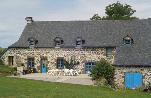 Saint-Bonnet-de-Condat Cottage | Gite Saint-Bonnet-de-Condat, 5 bedrooms, 15 persons