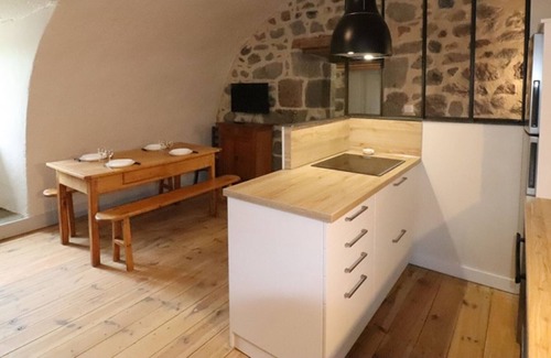 Saint-Jacques-des-Blats Cottage | Gite Saint-Jacques-des-Blats, 2 bedrooms, 4 persons