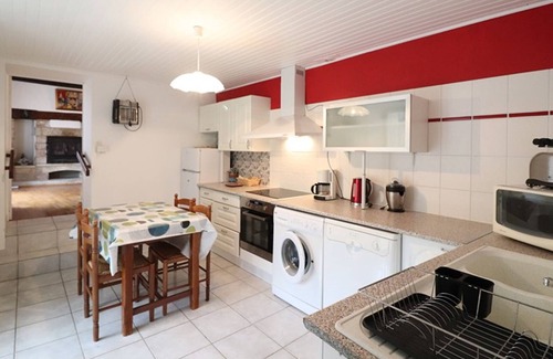 Saint-Santin-de-Maurs Cottage | Gite Saint-Santin-de-Maurs, 3 bedrooms, 6 persons