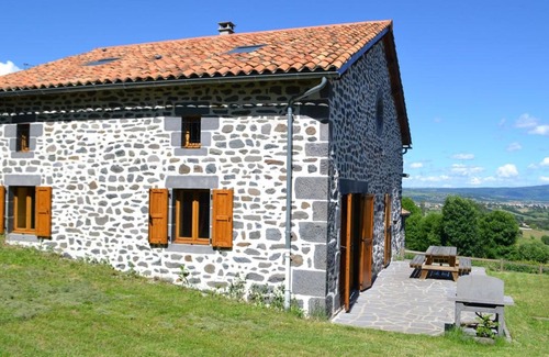 Saint-Flour Cottage | Gite Saint-Flour, 4 bedrooms, 8 persons