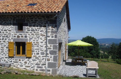 Saint-Flour Cottage | Gite Saint-Flour, 4 bedrooms, 8 persons