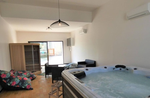 Saint-Lon-les-Mines House | Gite Saint-Lon-les-Mines, 7 bedrooms, 15 persons