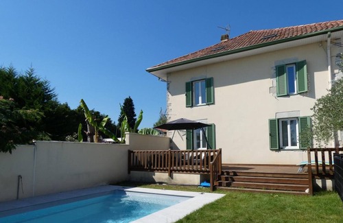 Saint-Lon-les-Mines House | Gite Saint-Lon-les-Mines, 7 bedrooms, 15 persons