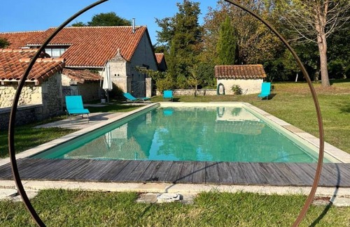 Saint-Paul-Lizonne Cottage | Gite Saint-Paul-Lizonne, 4 bedrooms, 10 persons