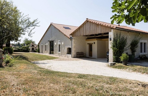 Saint-Paul-Lizonne Cottage | Gite Saint-Paul-Lizonne, 4 bedrooms, 10 persons