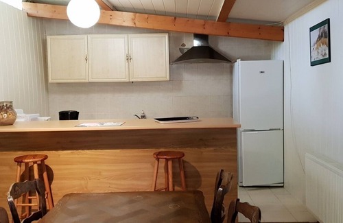 Penne-d'Agenais Condo | GÎTE TOURNESOL campagne, 2 bedrooms, 6 Pers. + sofa for 2 children, indoor swimming pool