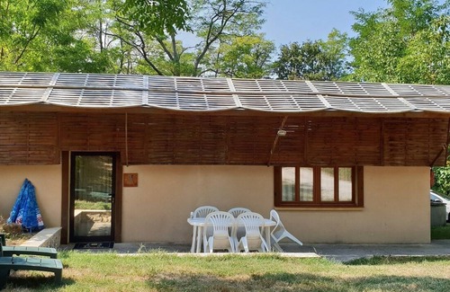 Penne-d'Agenais Condo | GÎTE TOURNESOL campagne, 2 bedrooms, 6 Pers. + sofa for 2 children, indoor swimming pool