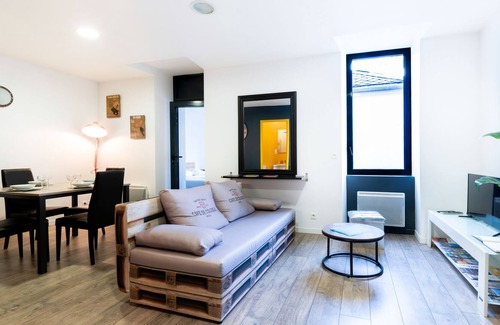 Rodez Apartment | GITE URBAIN LE CÔTÉ COUR - APPARTEMENT T2 AVEC PARKING