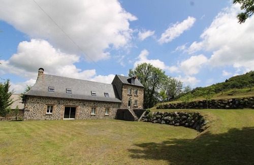 Veze Cottage | Gite Vèze, 3 bedrooms, 6 persons