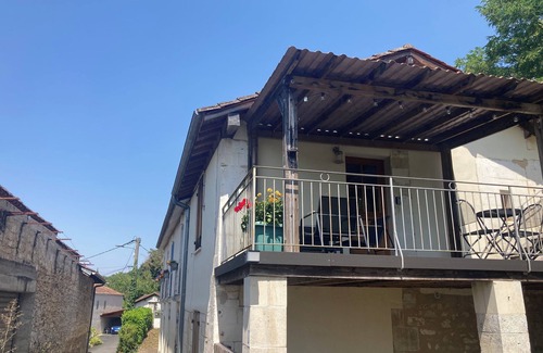 Brantome-en-Perigord Cottage | Gite with pool access in the heart of Brantome