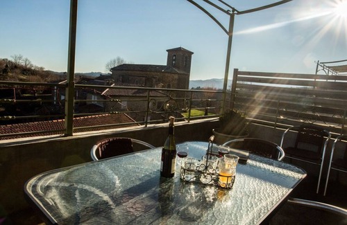 Vals-les-Bains Cottage | GITE with heated swimming pool. Quiet, comfortable and welcoming.