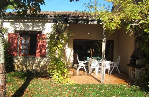 Saint-Marcory Condo | Gîte with swimming pool, playground, green space.