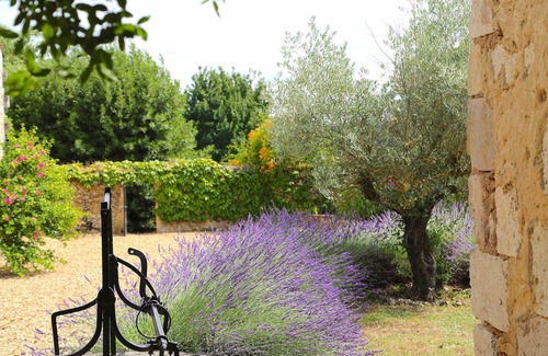 Villamblard Cottage | Gites Boutique sleeps 12 (All three gites)