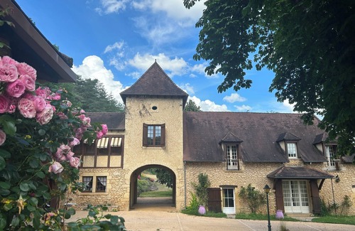 Montignac House | Gites de Charme 18 Personnes Avec Tennis Dans un Parc de 2 ha . Idéal Familles