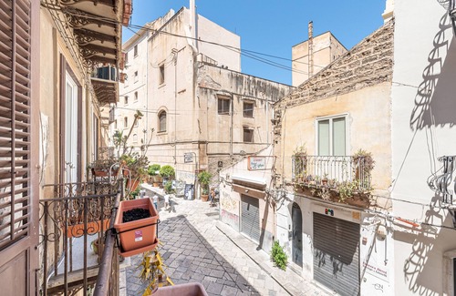 Centro Storico Apartment | Giudici Three Bedrooms Apartment