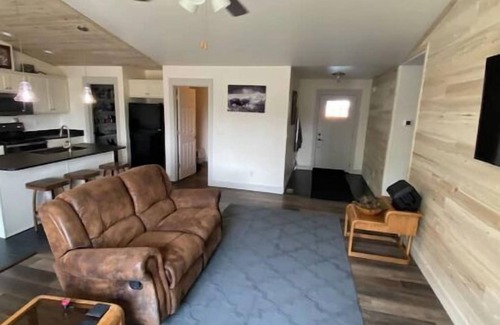 Evergreen House | Glacier Getaway. 30 minutes from glacier park fun!