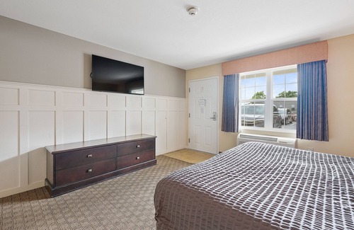 Kelleys Island Hotel | Glacier Suite at Kelley's Island Venture Resort