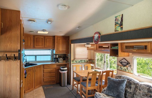 Babb House | Glacier Vista - 30’ Glamping Trailer near Glacier Park. Paradise in the forest.