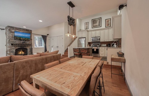 Ridgewood House | Glades Getaway by Tahoe Getaways - Carnelian Bay - Dog OK - Near Hiking/Biking