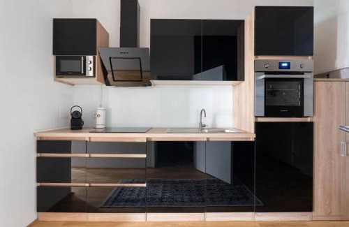 Neulerchenfeld Apartment | Glam 1BR Suite, Easy City Path by HM